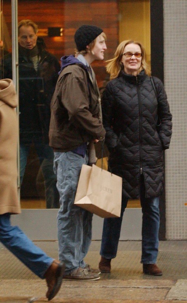 jessica lange shopping with her son in 2006