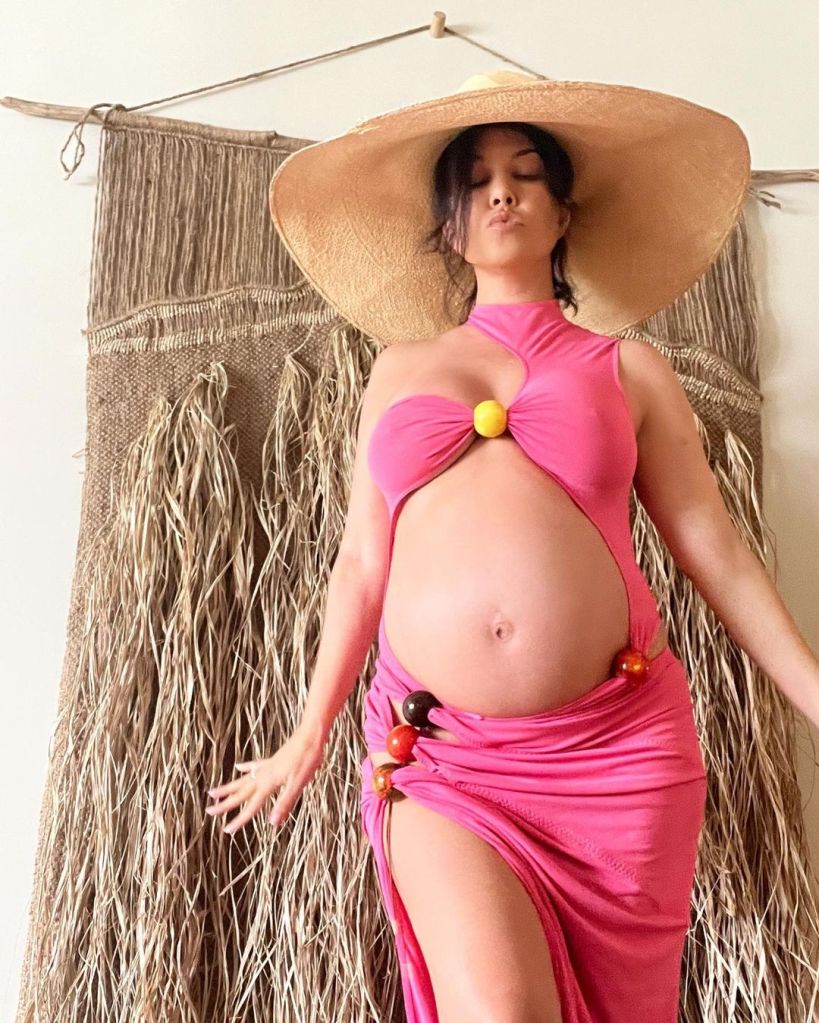 Kourtney Kardashian wears pink outfit while pregnant.