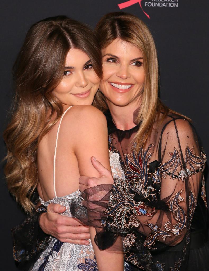 Olivia Jade (L) and Lori Loughlin 