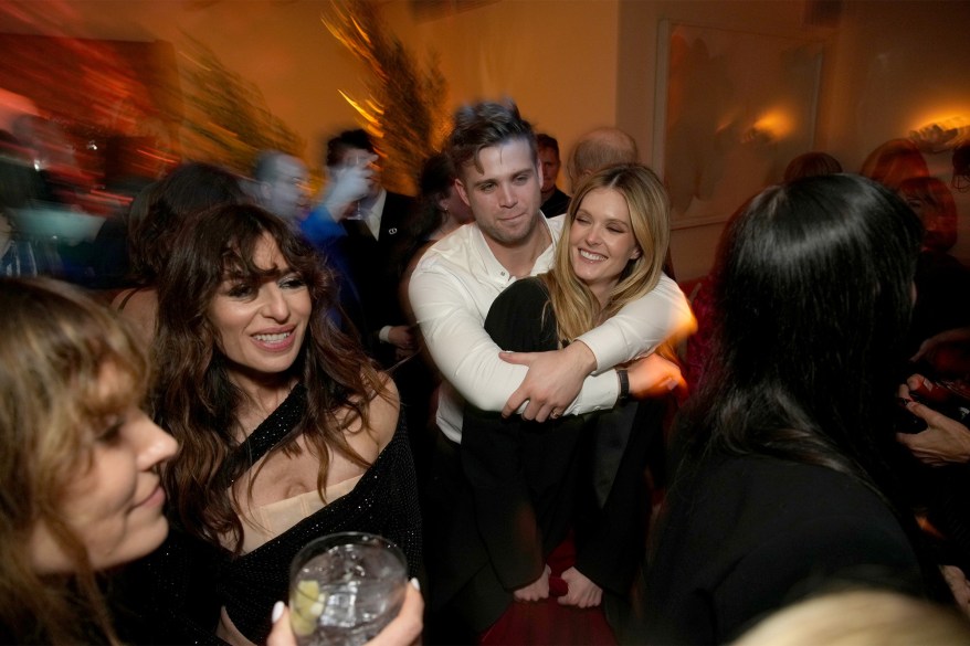 THAT'S A WRAP!: “White Lotus” actors Leo Woodall and Meghann Fahy can’t keep their hands to themselves at the Emmys.