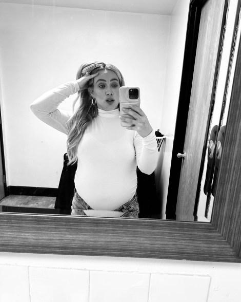 Pregnant Hilary Duff mirror selfie