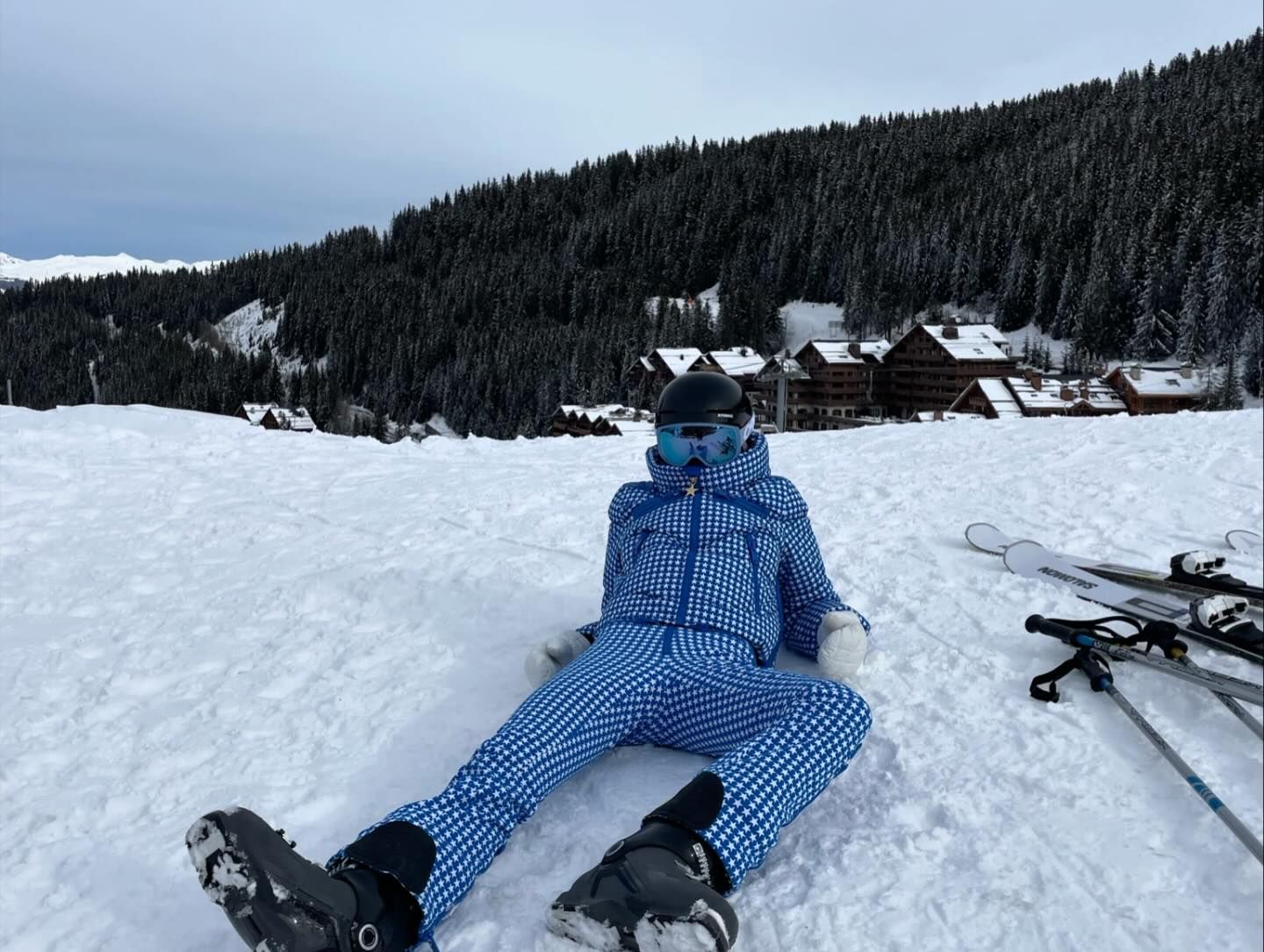 Sophie Turner lying in the snow