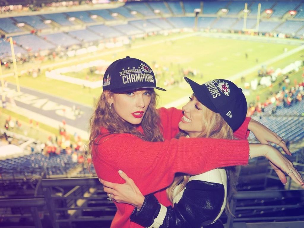 Taylor Swift and Brittany Mahomes hugging