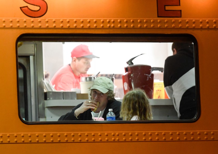 jeremy allen white eating a hot dog