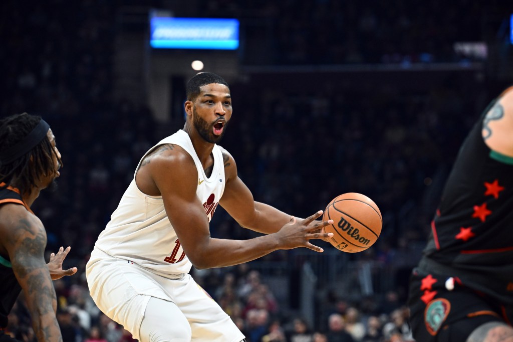 tristan thompson playing basketball