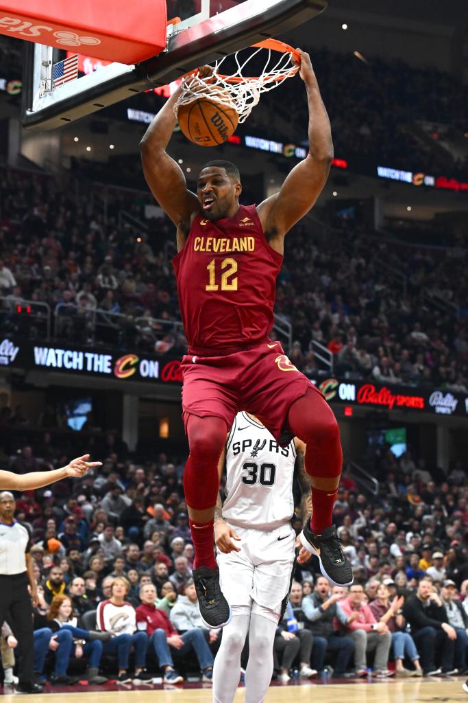 tristan thompson making a basket in basketball