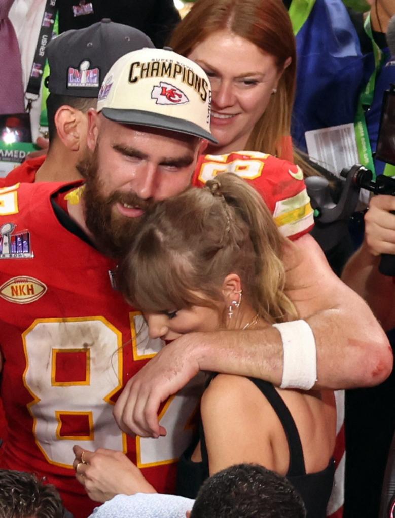 travis kelce hugging taylor swift after super bowl