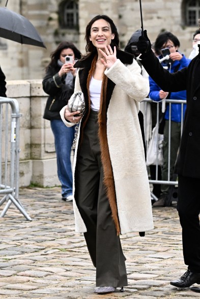 Alexa Chung attends the Loewe show during Paris Fashion Week on March 1, 2024.