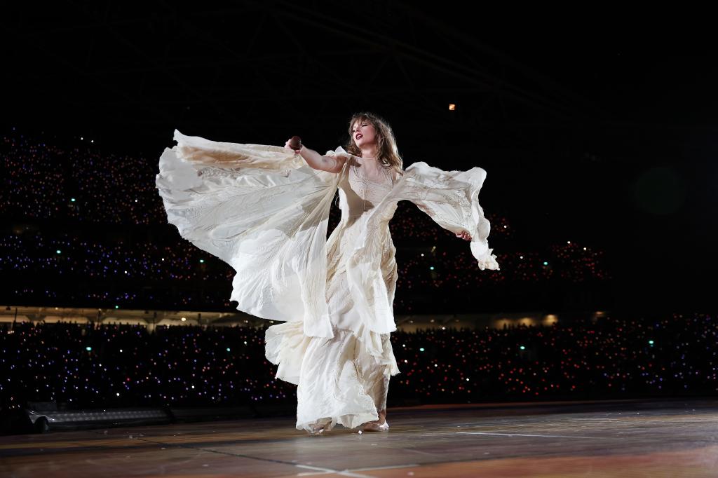taylor swift singing in an ethereal white dress