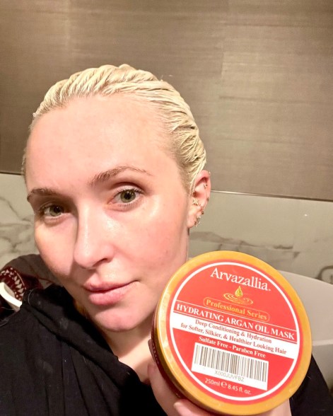 Hayden Panettiere showing off her hair mask