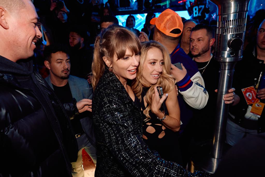 Taylor Swift and Brittany Mahomes 