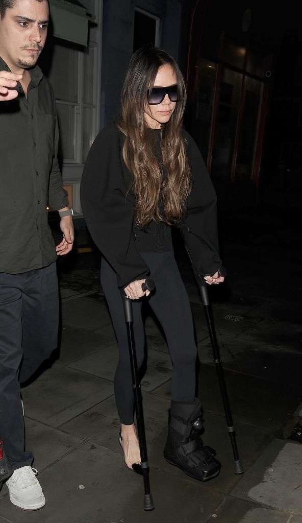 victoria beckham wearing heel with broken foot