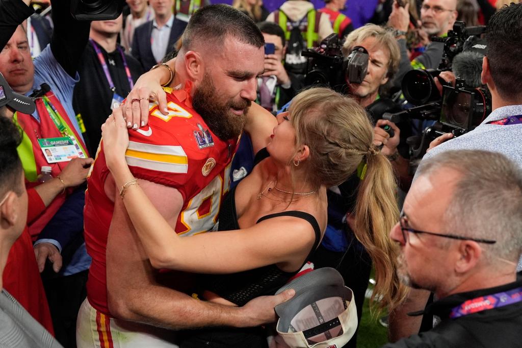 travis kelce hugging taylor swift after winning the super bowl