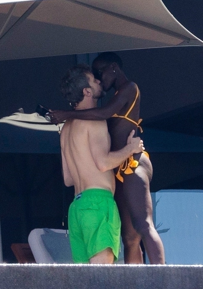 Joshua Jackson and Lupita Nyong’o  PDA.