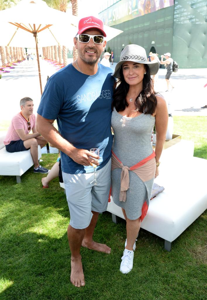 Mauricio Umansky and Kyle Richards smiling