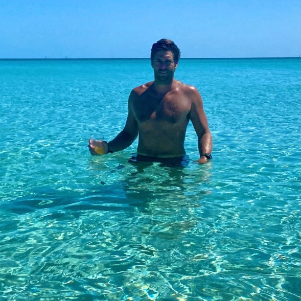 jay cutler shirtless dad bod