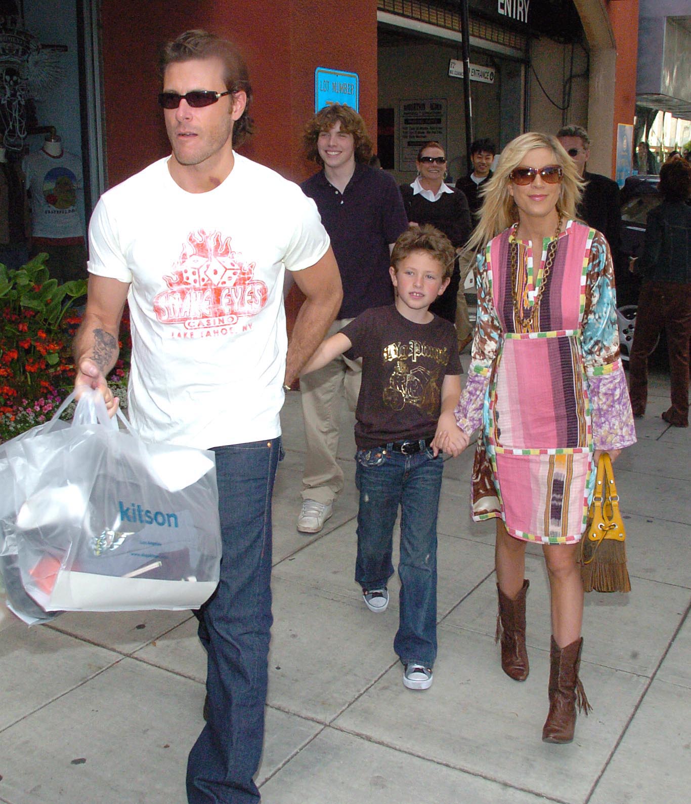 Tori Spelling, Dean McDermott and kids