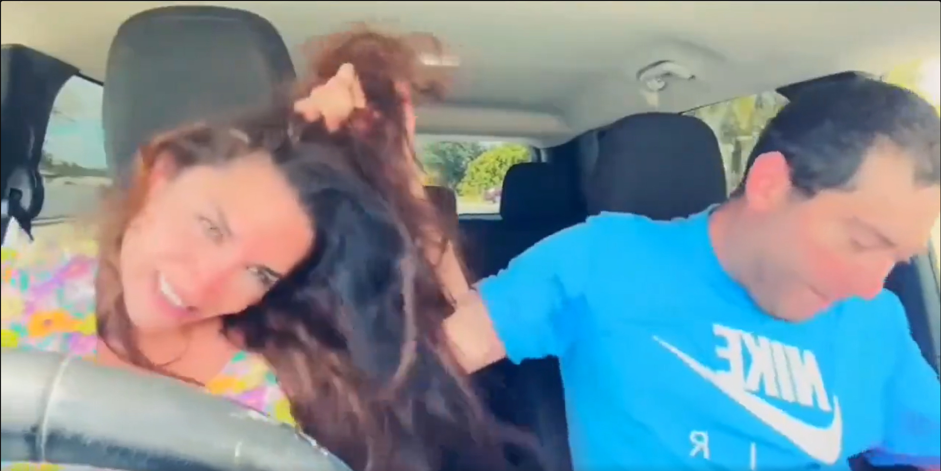 Elisa Jordana's boyfriend grabbing her hair on livestream.