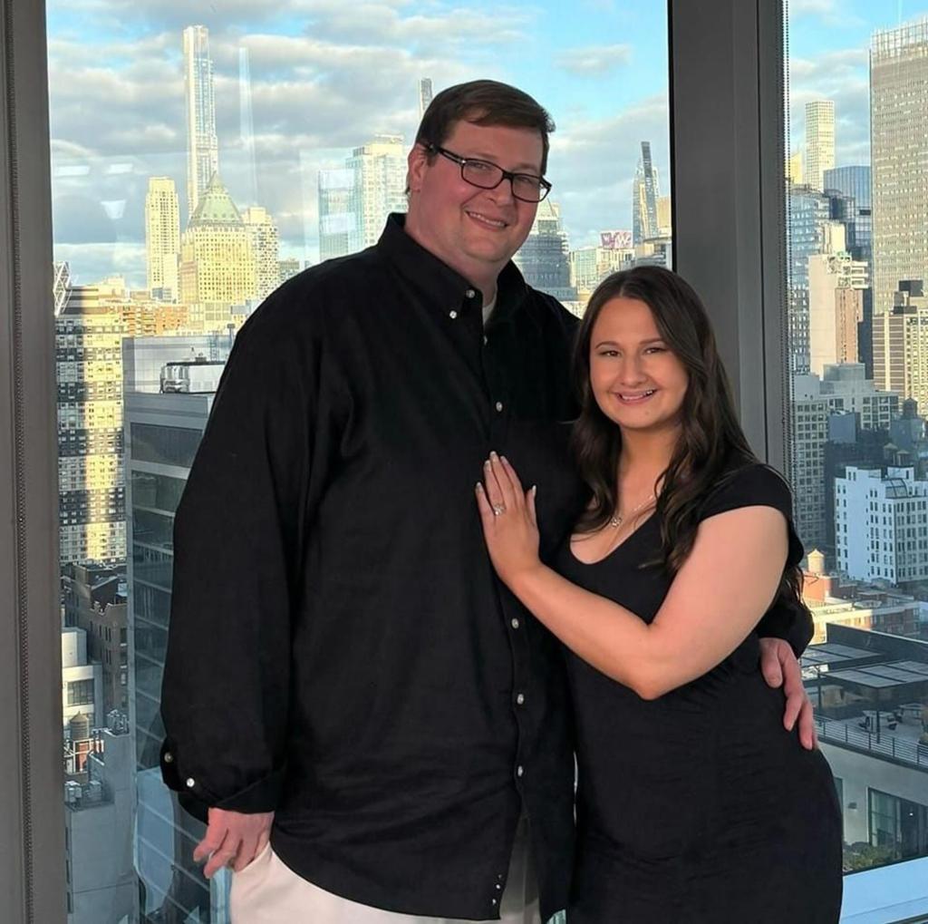 Ryan Anderson and Gypsy Rose Blanchard posing for a picture