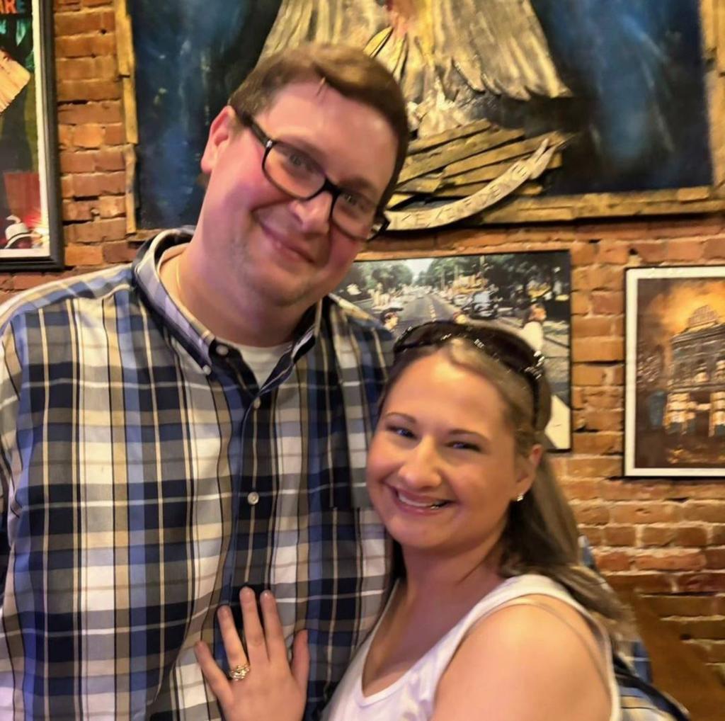 Gypsy Rose Blanchard and Ryan Anderson posing together 