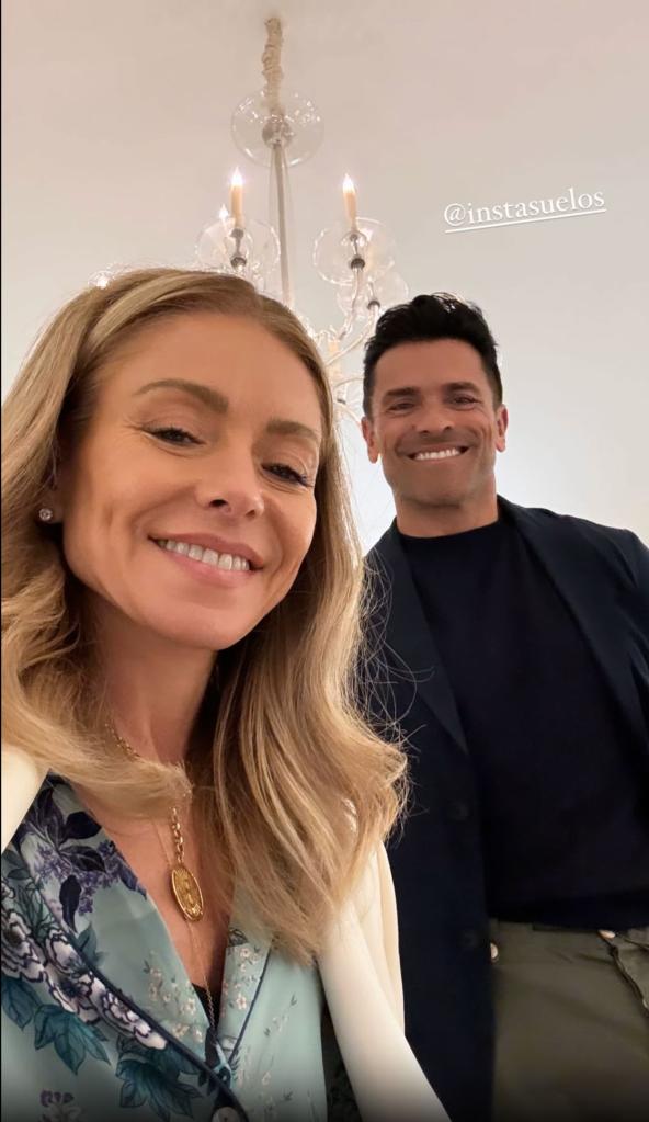 Kelly Ripa wants Mark Consuelos selfie