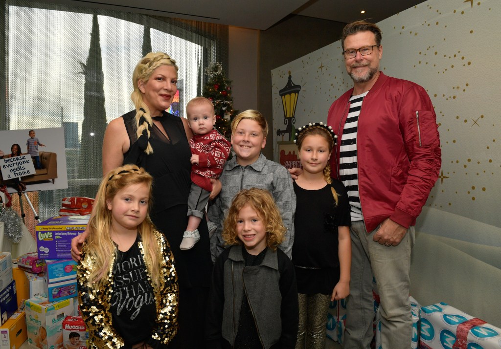 Tori Spelling with her kids