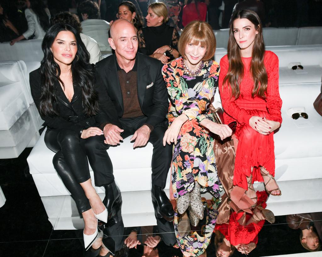 Lauren Sanchez sits next to Jeff Bezos, who's seated next to Anna Wintour and Bee Shaffer.