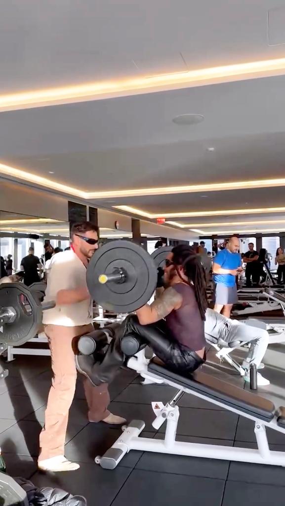Lenny Kravitz working out.