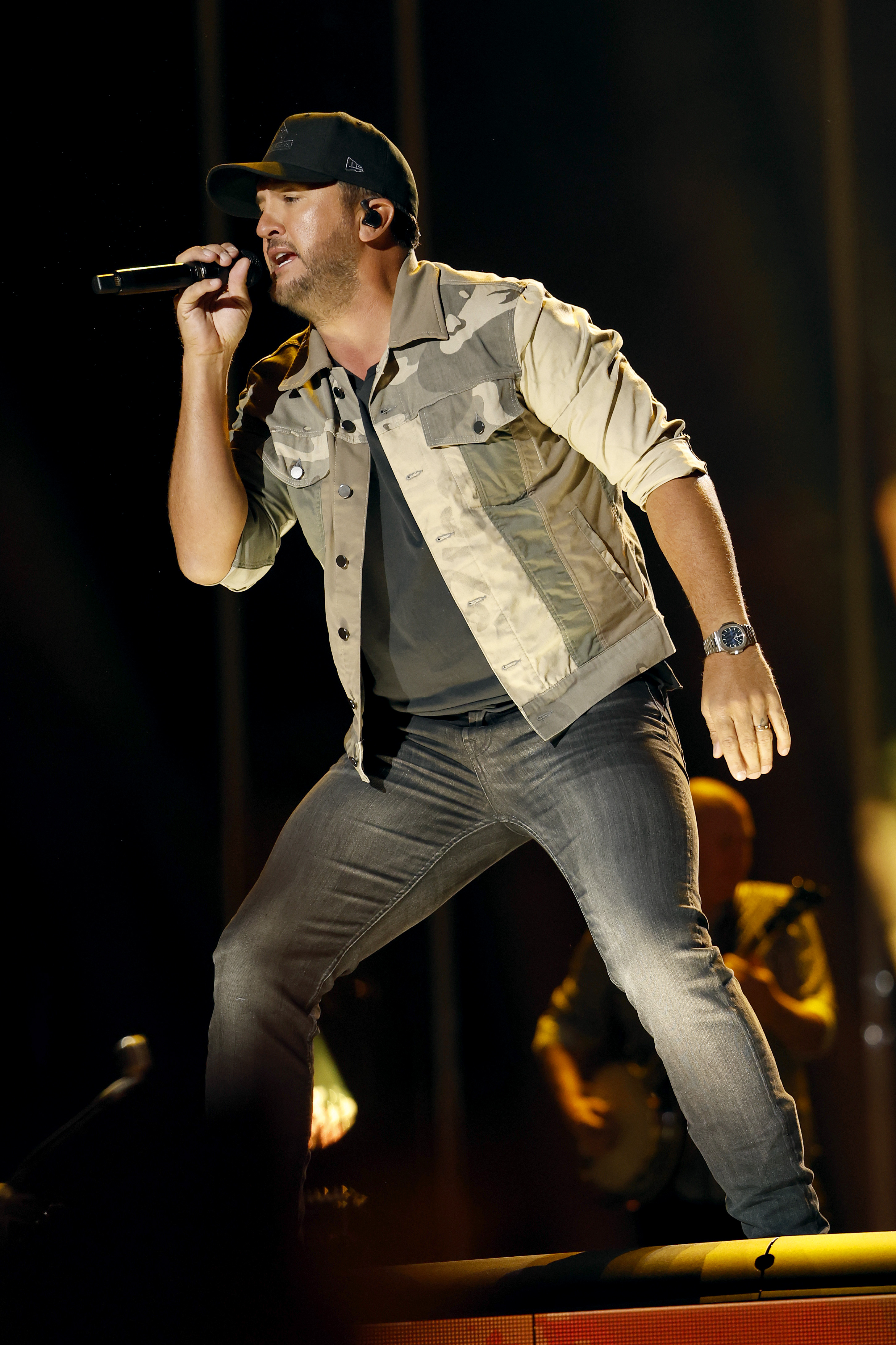 luke bryan singing