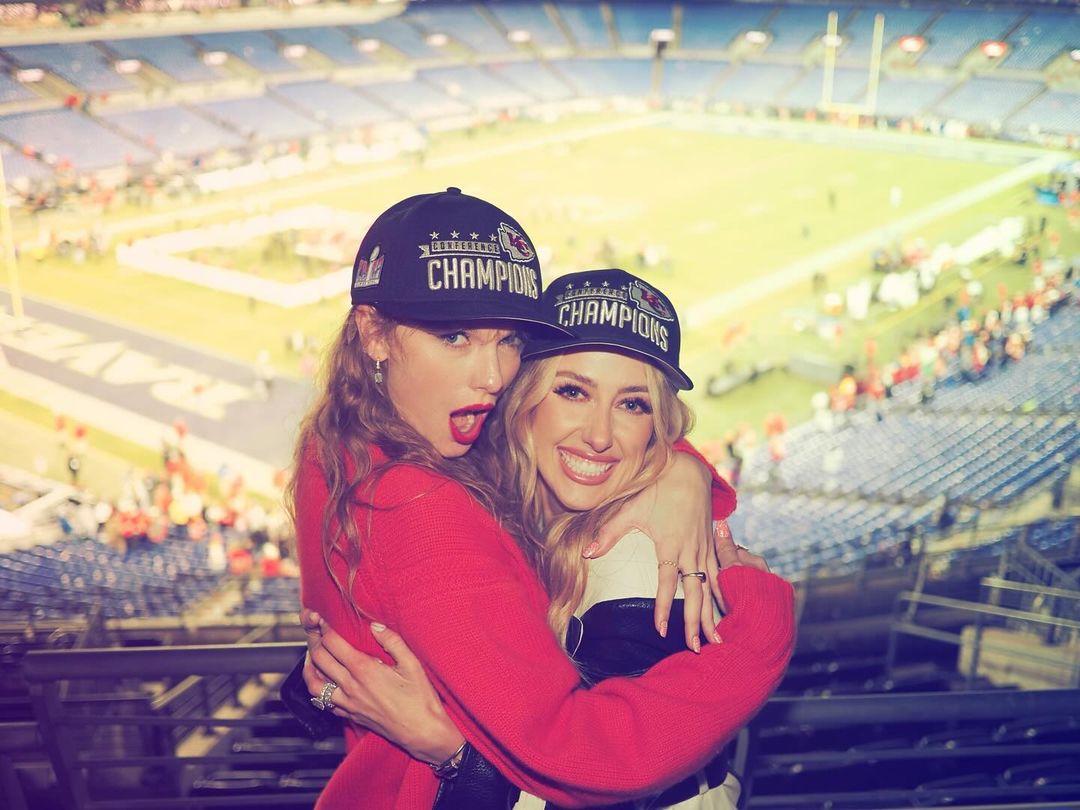 Taylor Swift and Brittany Mahomes hugging.