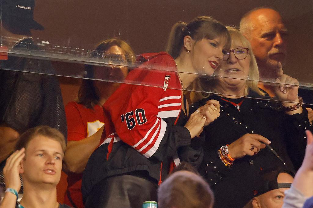 Taylor Swift with Donna Kelce