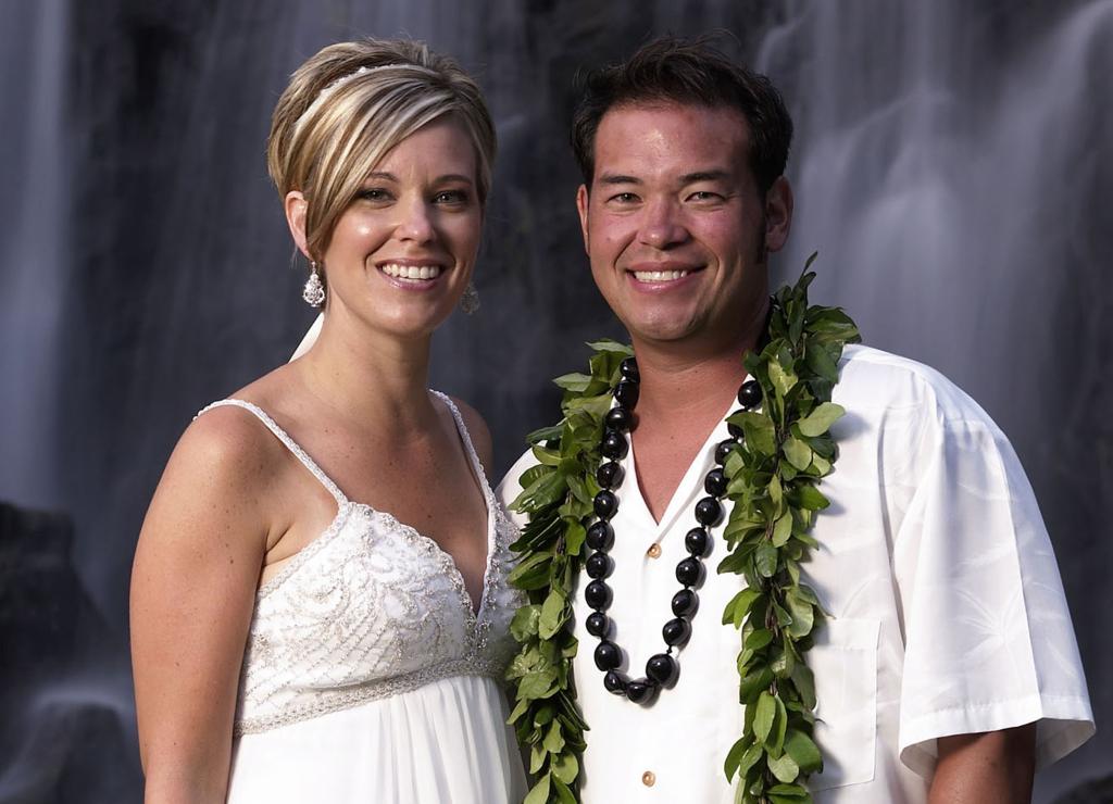 Kate and Jon GOsselin posing together 