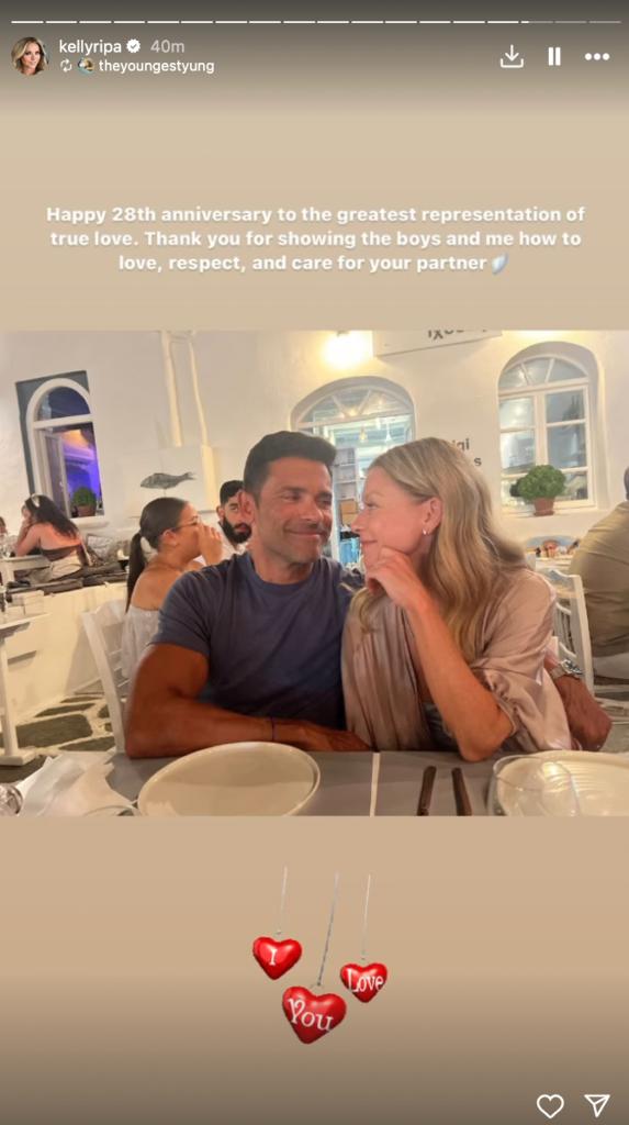 Lola Consuelos' Instagram Story of Mark Consuelos and Kelly Ripa looking at each other