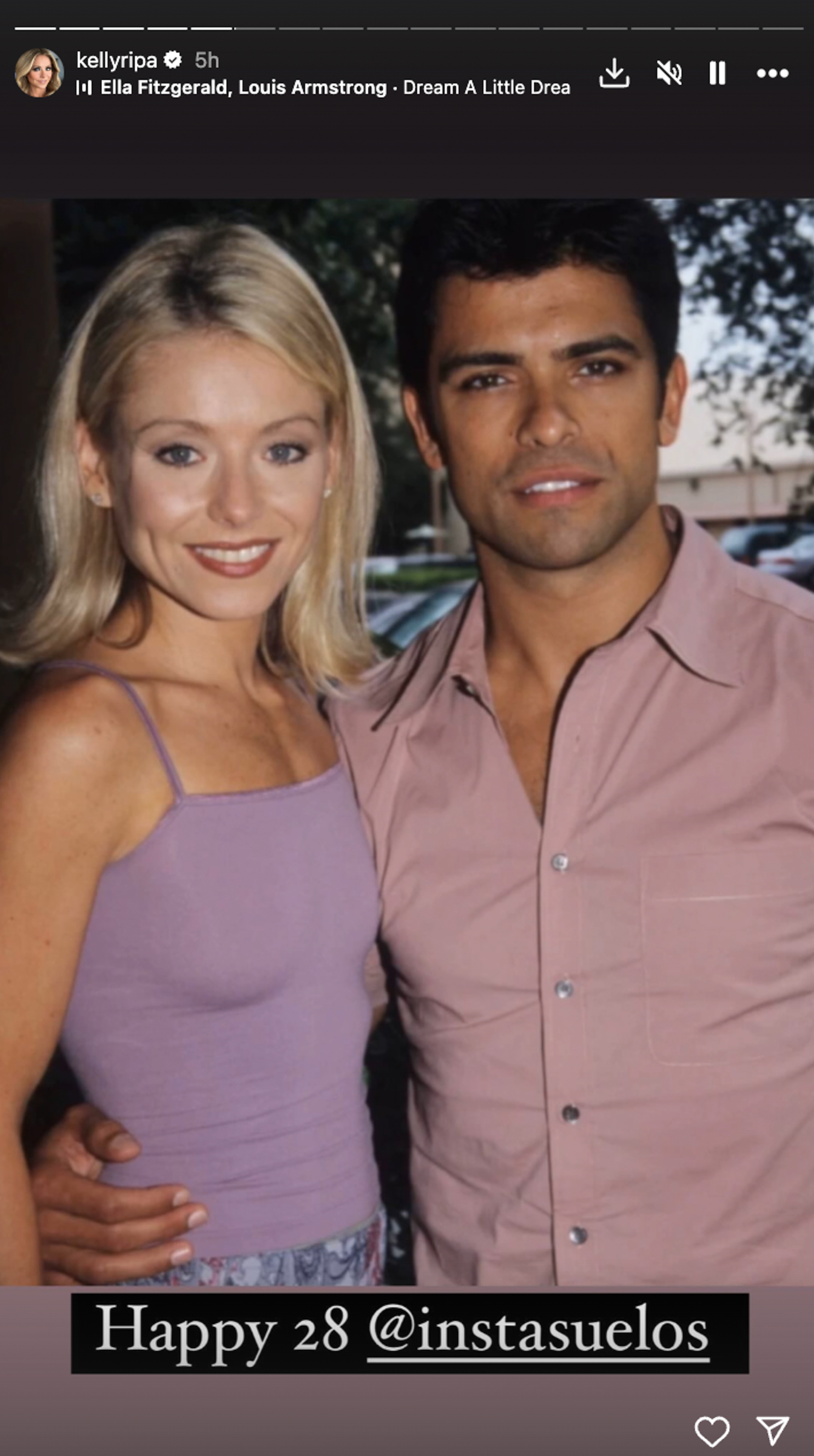 A throwback photo of Kelly Ripa and Mark Consuelos 