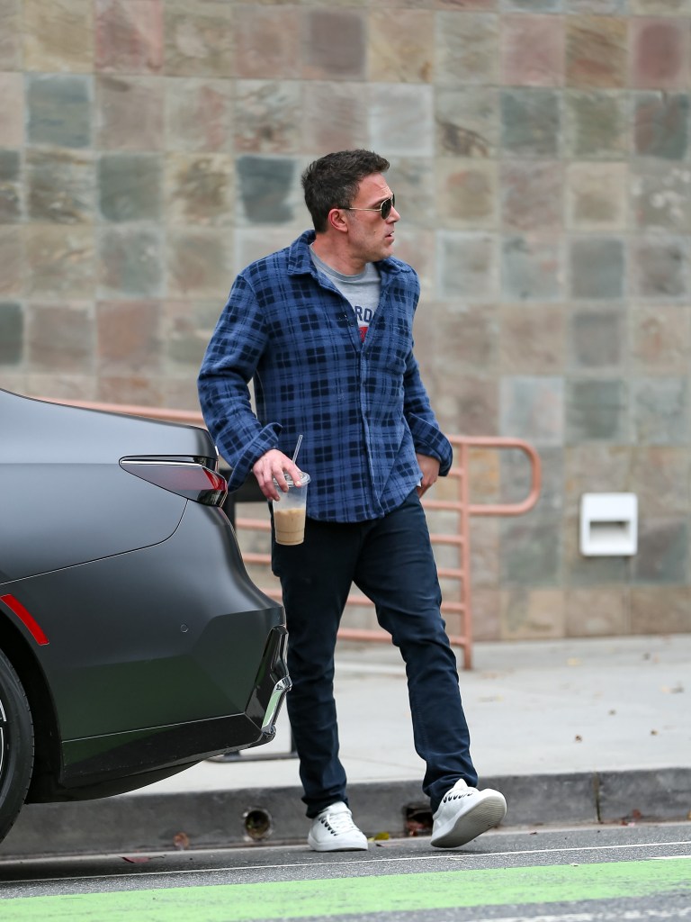  Ben Affleck walking