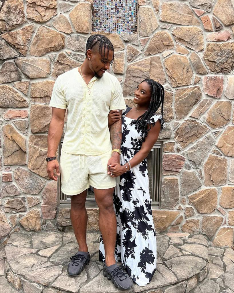 Simone Biles and Jonathan Owens posing together