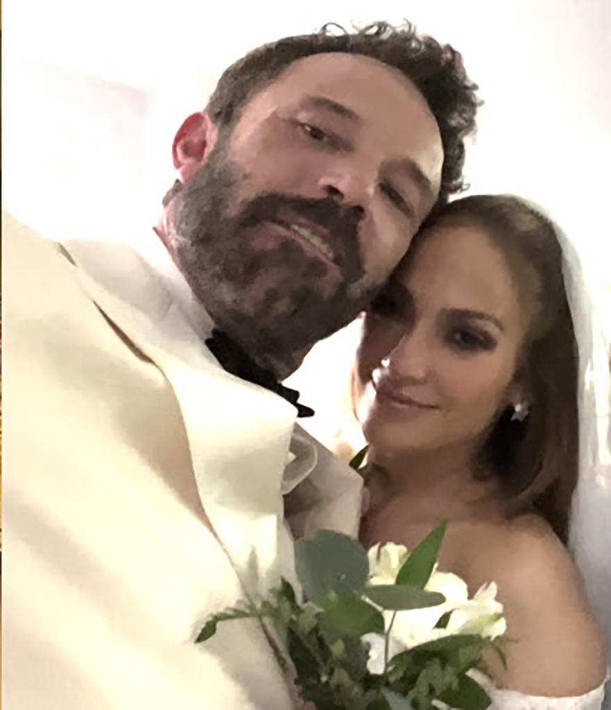 jennifer lopez and ben affleck wedding selfie