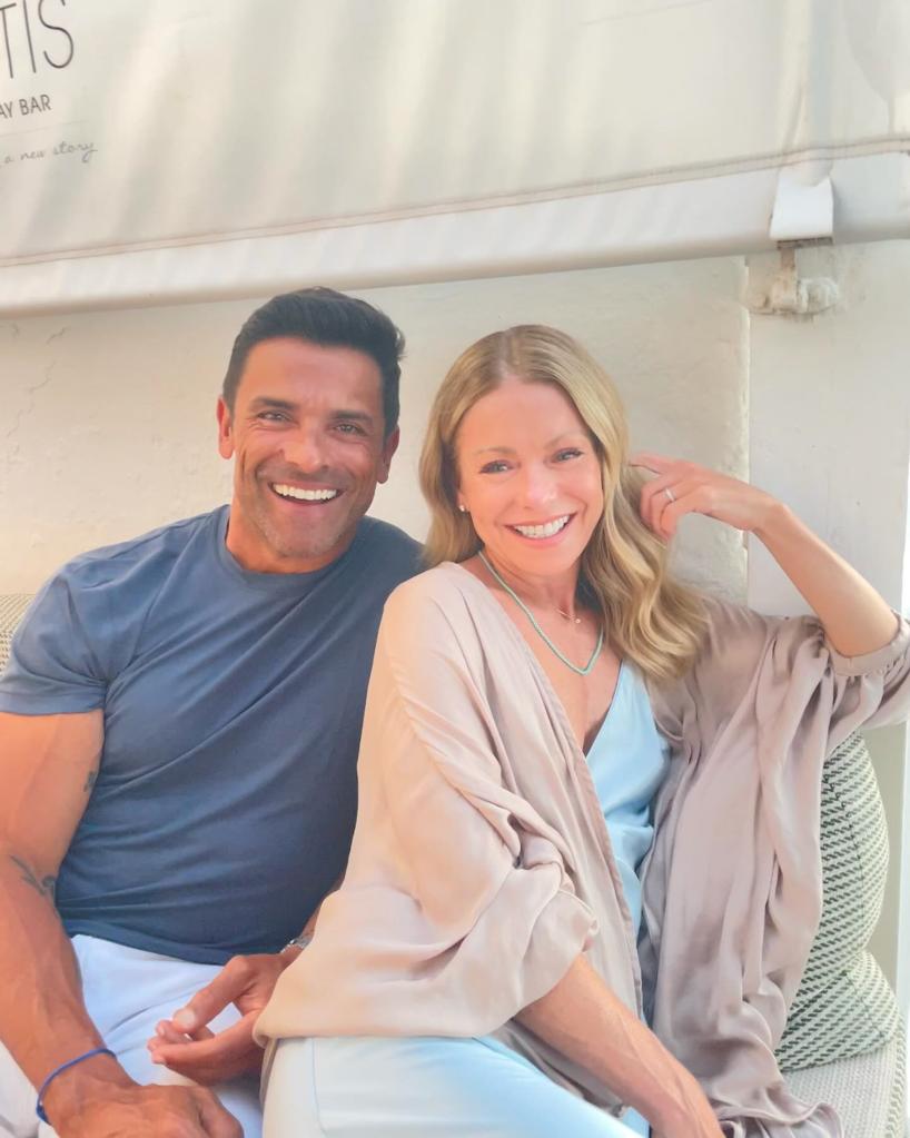Mark Consuelos and Kelly Ripa sitting together 