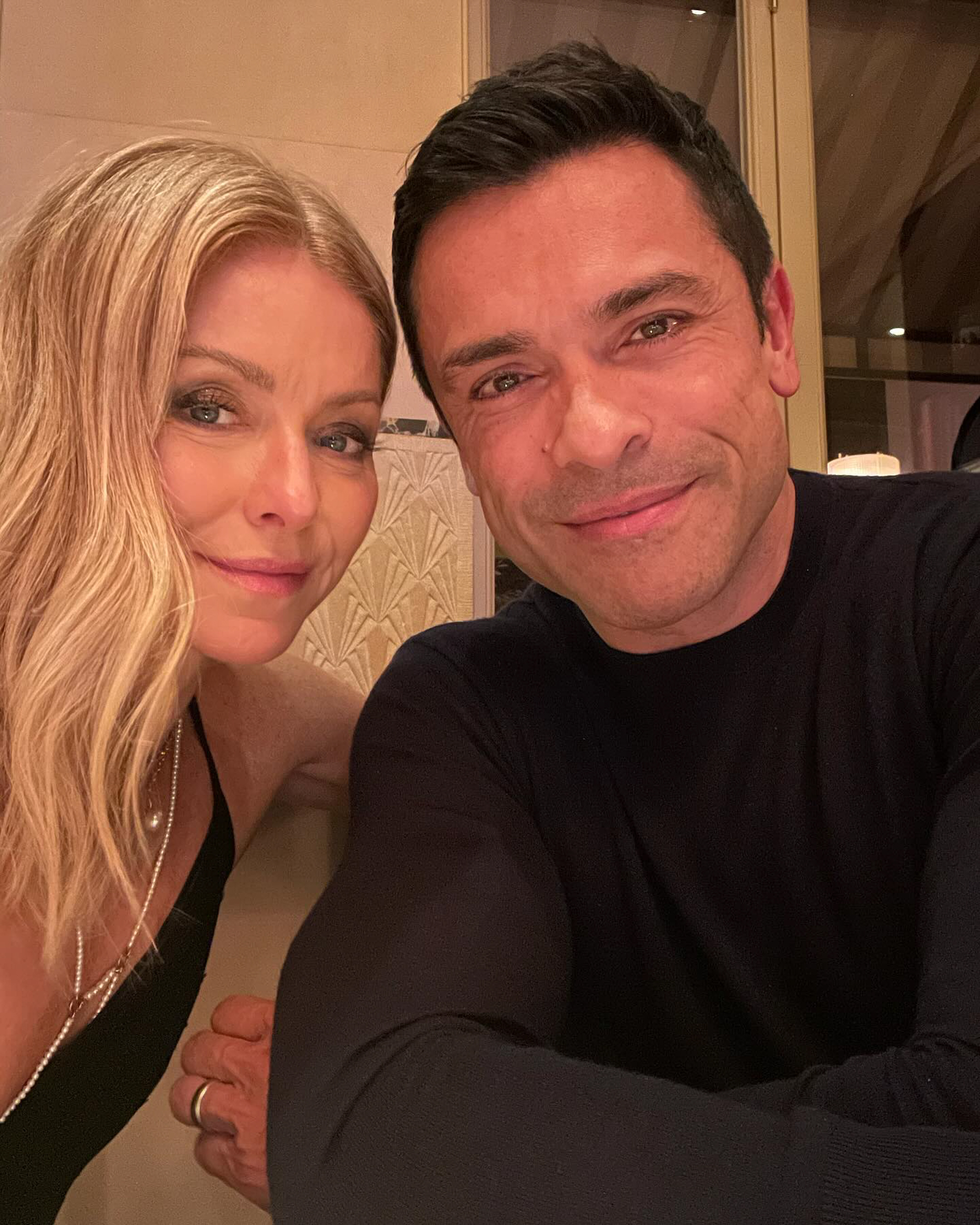 A selfie of Kelly Ripa and Mark Consuelos 