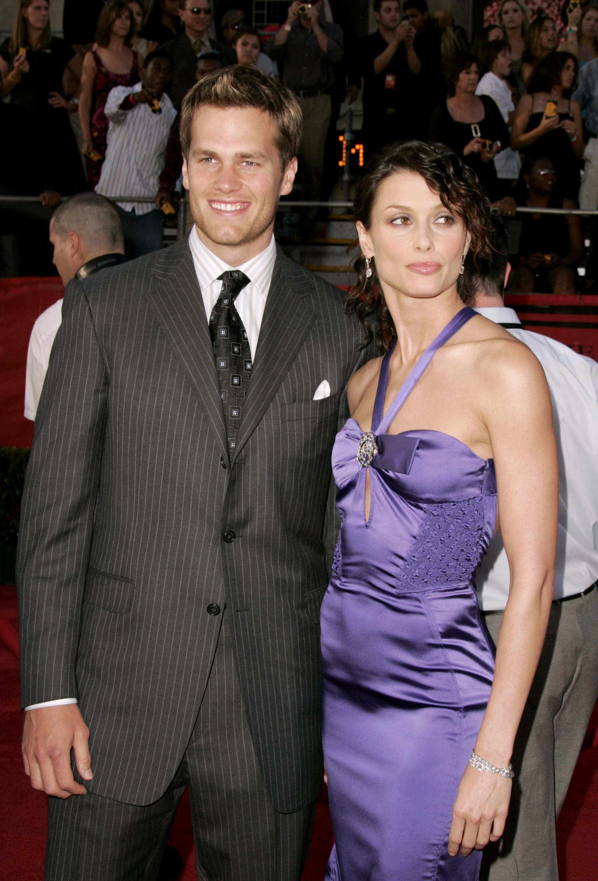 Tom Brady and Bridget Moynahan posing together 