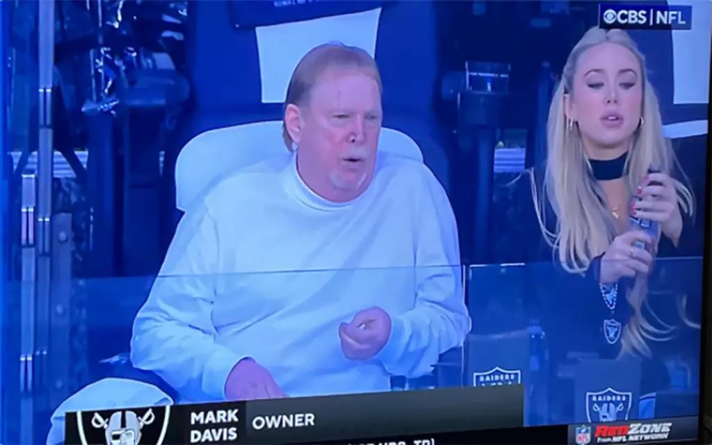 Hayden Hopkins and Mark Davis at a Raiders game in 2022. 