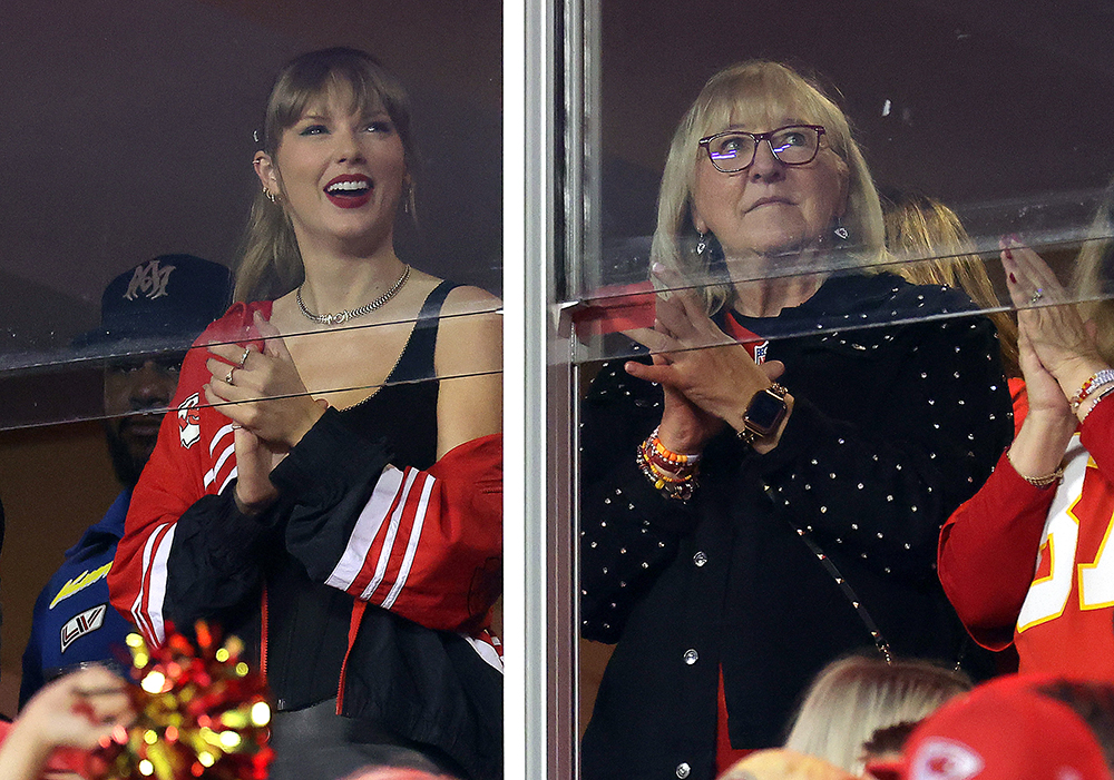 Taylor Swift and Donna Kelce at the game.