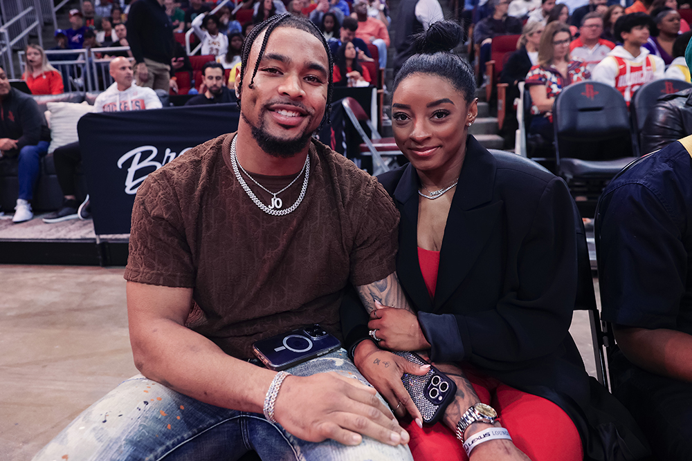 Simone Biles and Jonathan Owens posing together