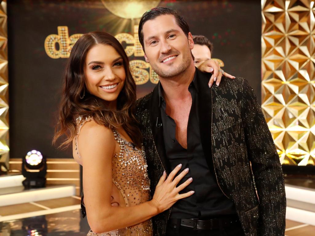 Val Chmerkovskiy and Jenna Johnson posing together 