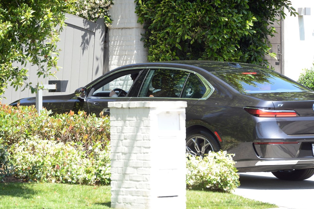 Jennifer Garner arriving at Ben Affleck's home