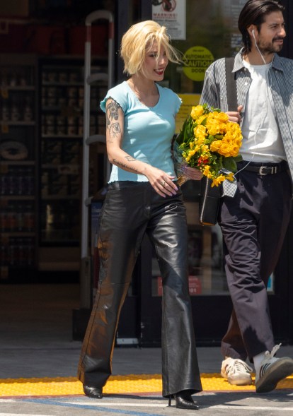 Halsey steps out smiling with bouquet