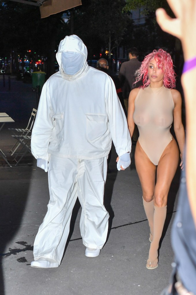 Bianca Censori and Kanye West paparazzi photo