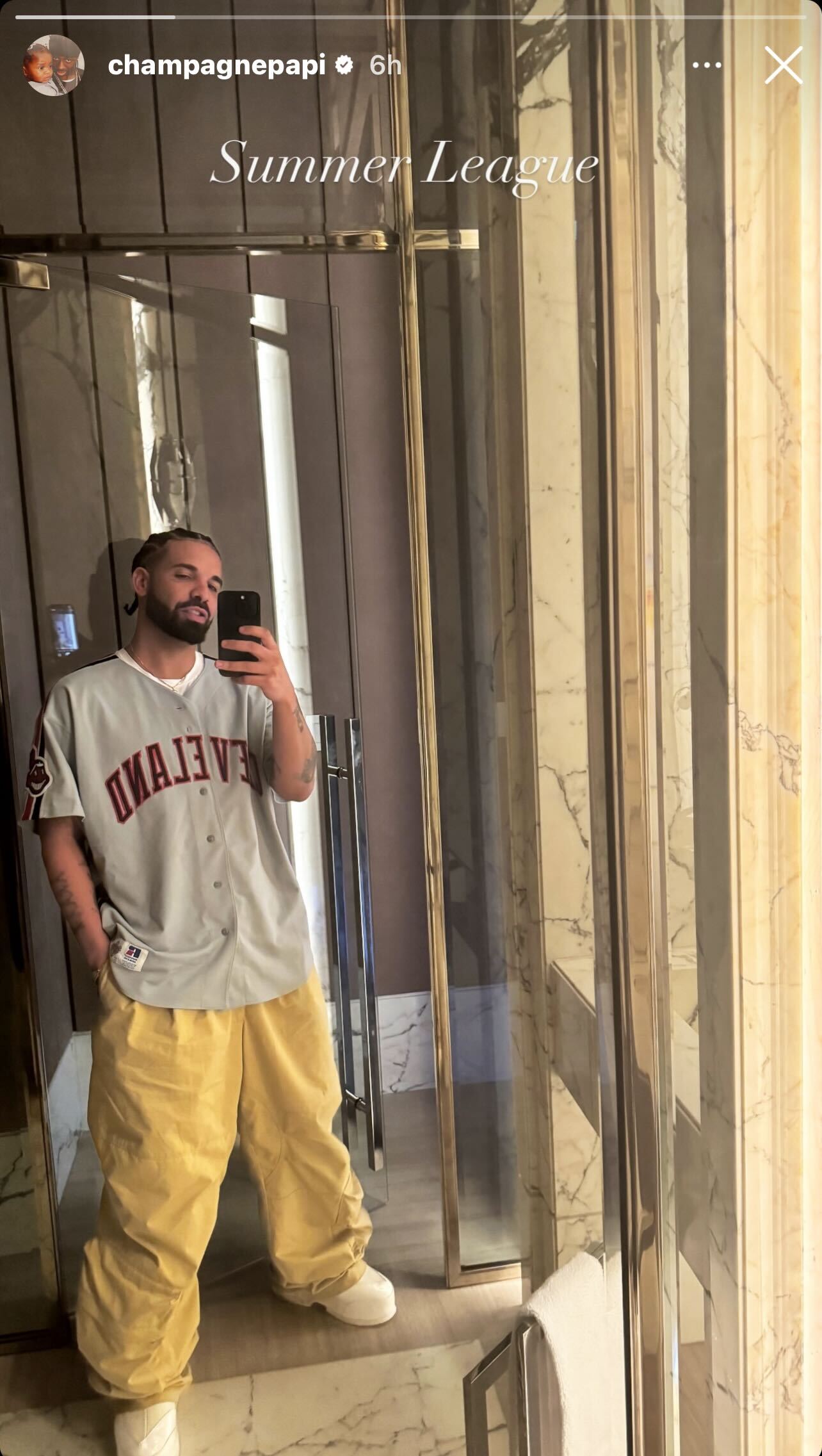 A mirror selfie of Drake.