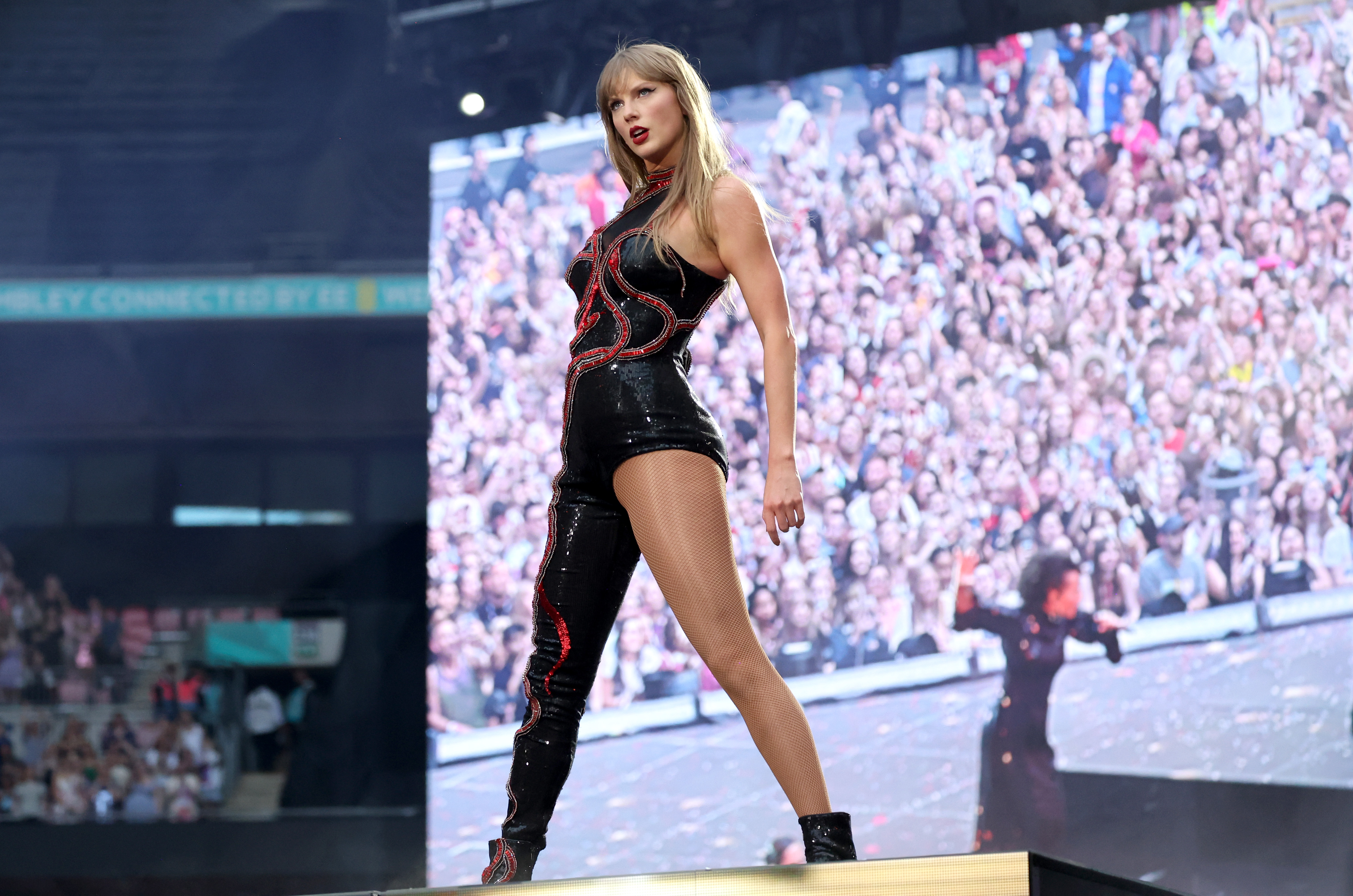 Taylor Swift performing London.