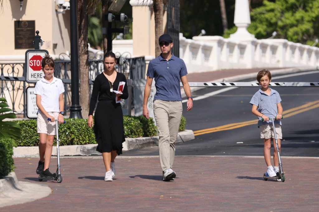 Jared Kushner and his kids arrive at temple